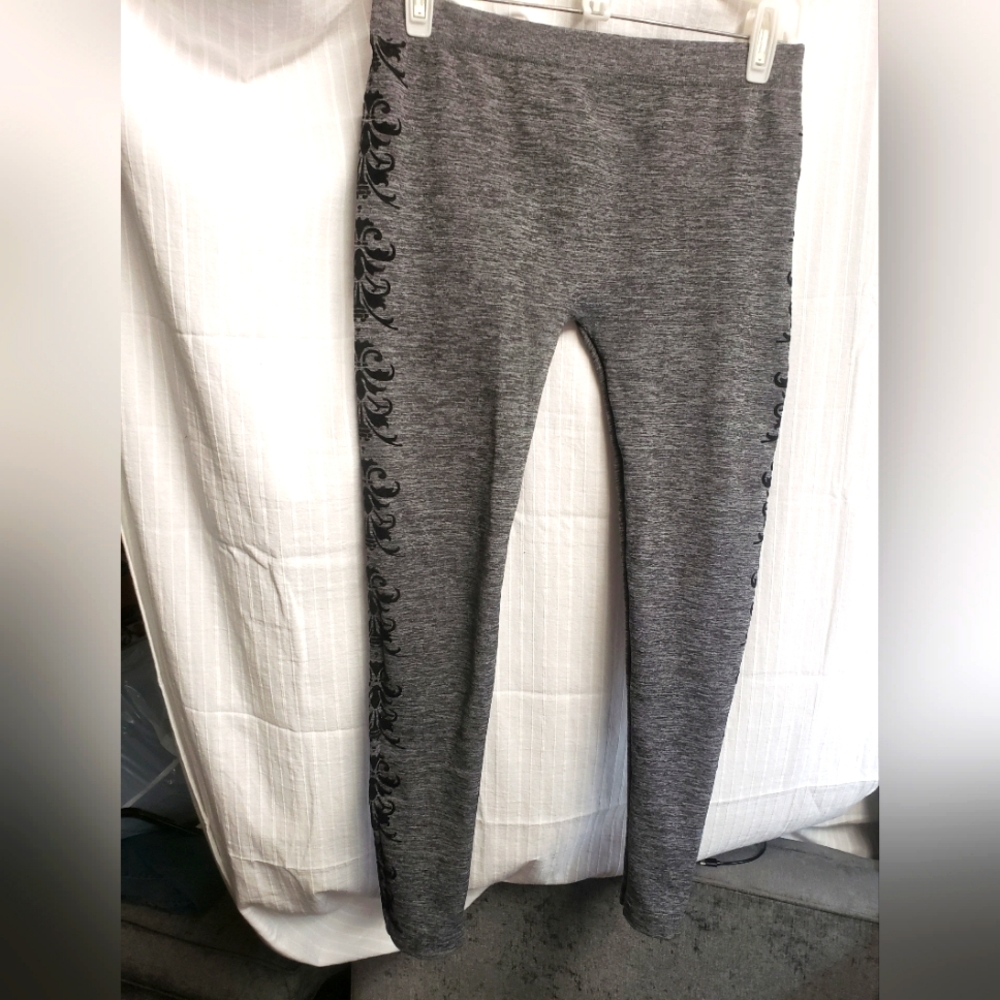 Women gray leggings